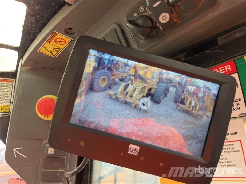 CAT 279C لوادر انزلاقية التوجيه