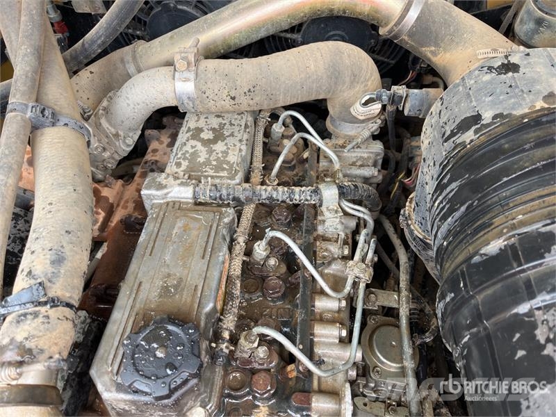 CAT 279C لوادر انزلاقية التوجيه