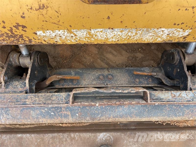 CAT 279C لوادر انزلاقية التوجيه