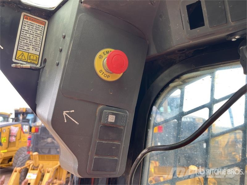 CAT 279C لوادر انزلاقية التوجيه