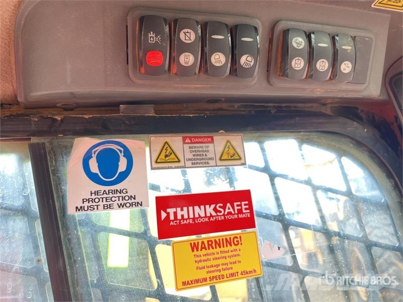 CAT 279C لوادر انزلاقية التوجيه