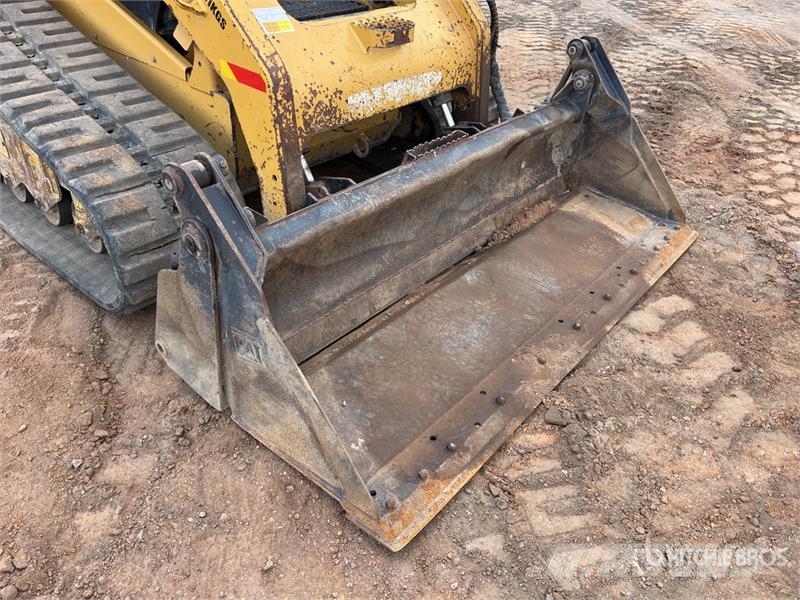 CAT 279C لوادر انزلاقية التوجيه