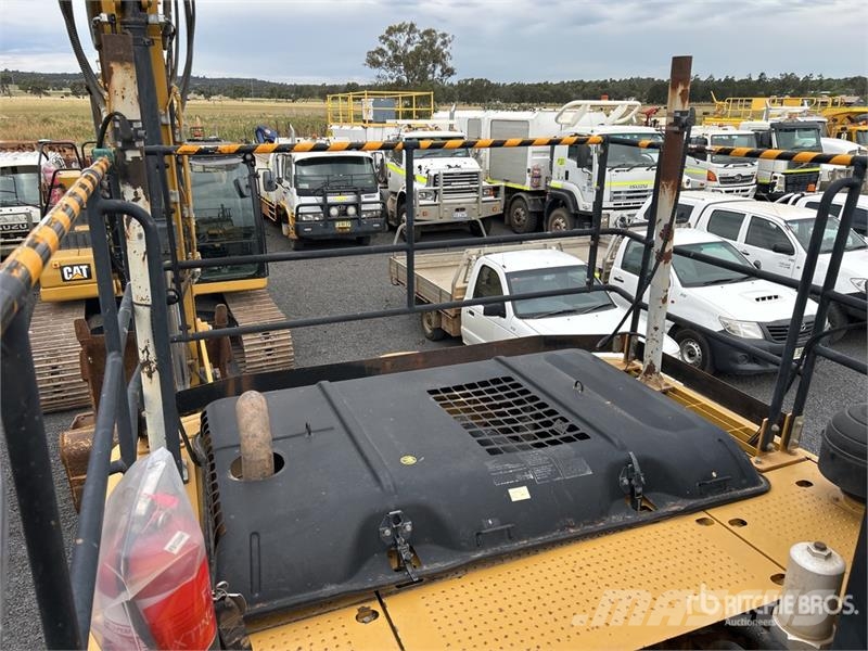 CAT 320D L Bageri gusjeničari