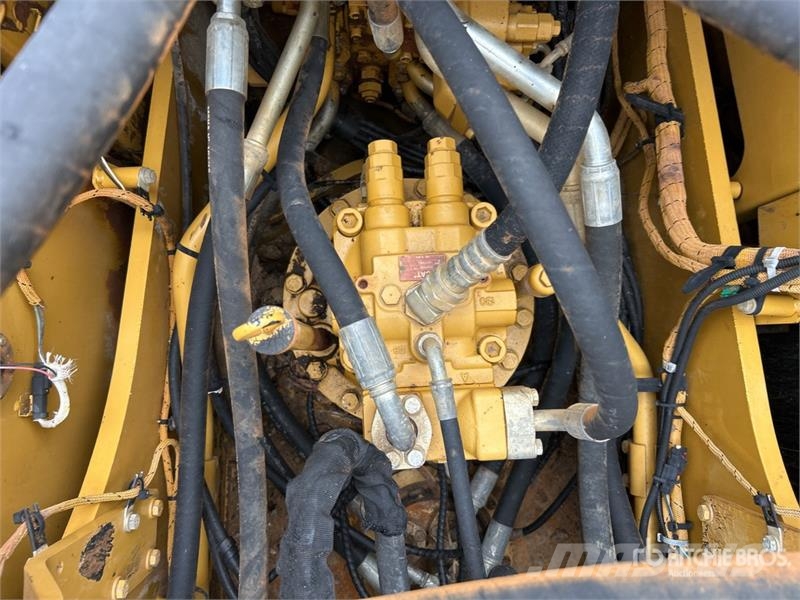 CAT 320E Bageri gusjeničari