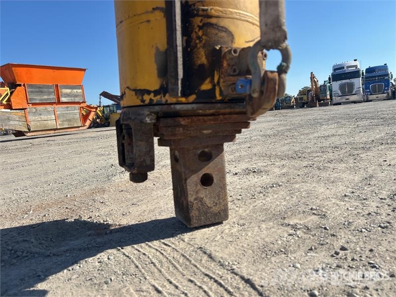 CAT 320L Crawler excavators