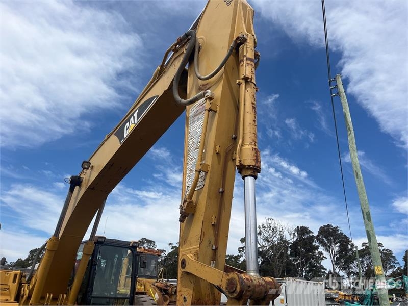 CAT 322C L Tracked Excavator Crawler excavators