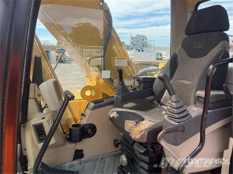 CAT 322C L Tracked Excavator Crawler excavators