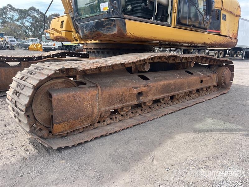 CAT 322C Tracked Excavator Telakaivukoneet
