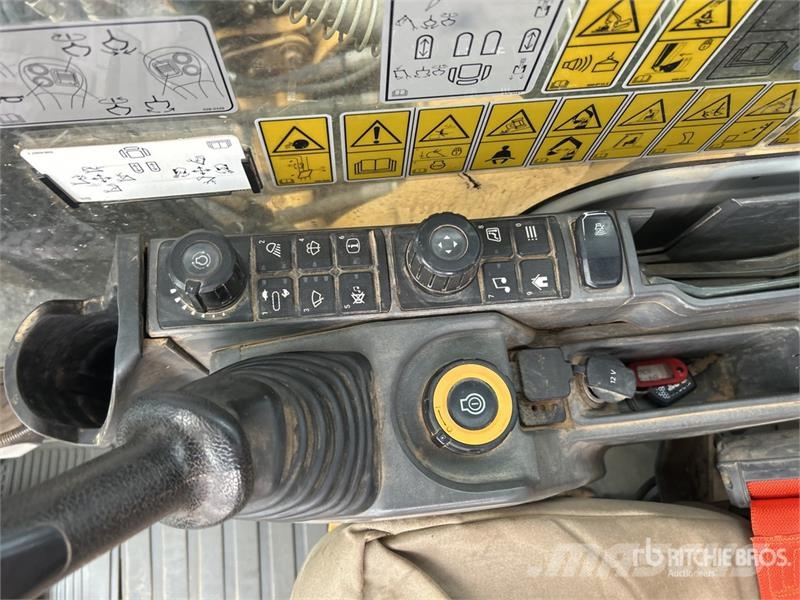 CAT 323 Tracked Excavator Crawler excavators
