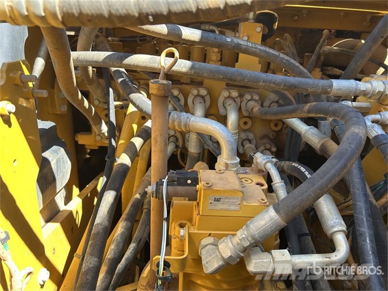 CAT 323 Tracked Excavator Bageri gusjeničari