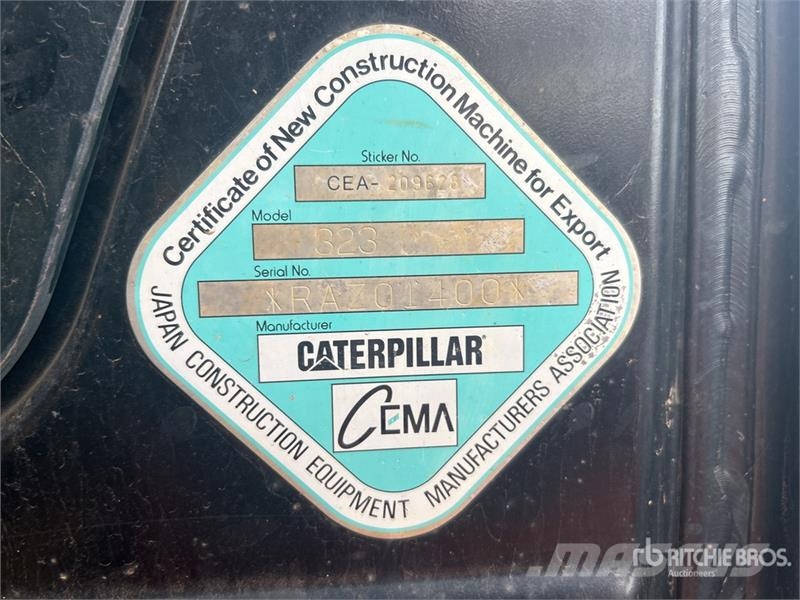 CAT 323 Tracked Excavator Crawler excavators