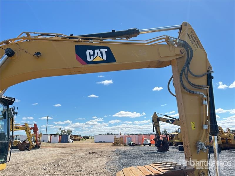 CAT 323 Tracked Excavator Bageri gusjeničari
