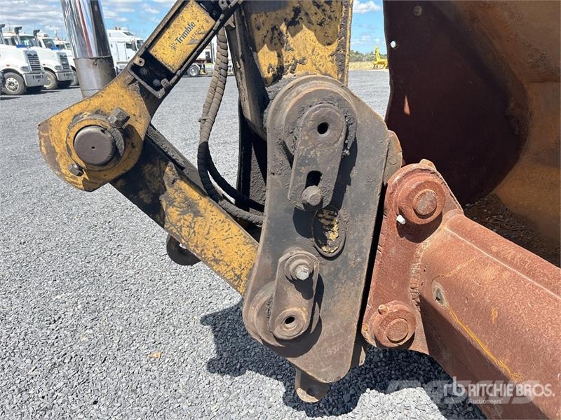 CAT 324DL Tracked Excavator Bagri goseničarji