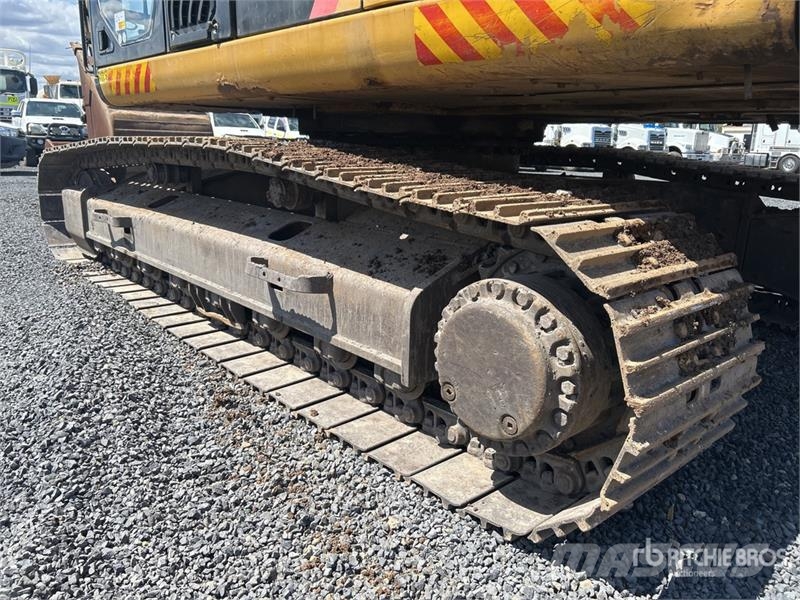 CAT 324DL Tracked Excavator Bagri goseničarji