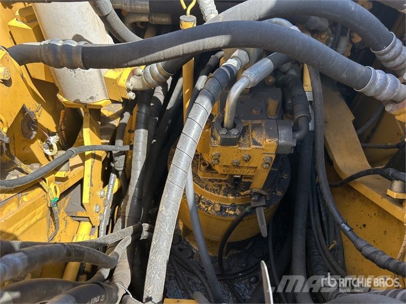 CAT 324DL Tracked Excavator Bagri goseničarji