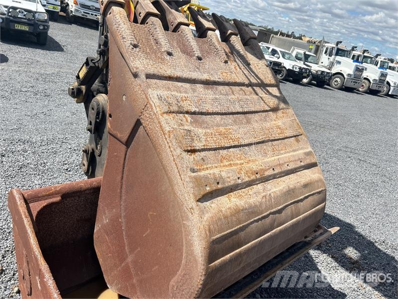 CAT 324DL Tracked Excavator Bagri goseničarji