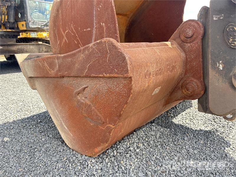 CAT 324DL Tracked Excavator Bagri goseničarji