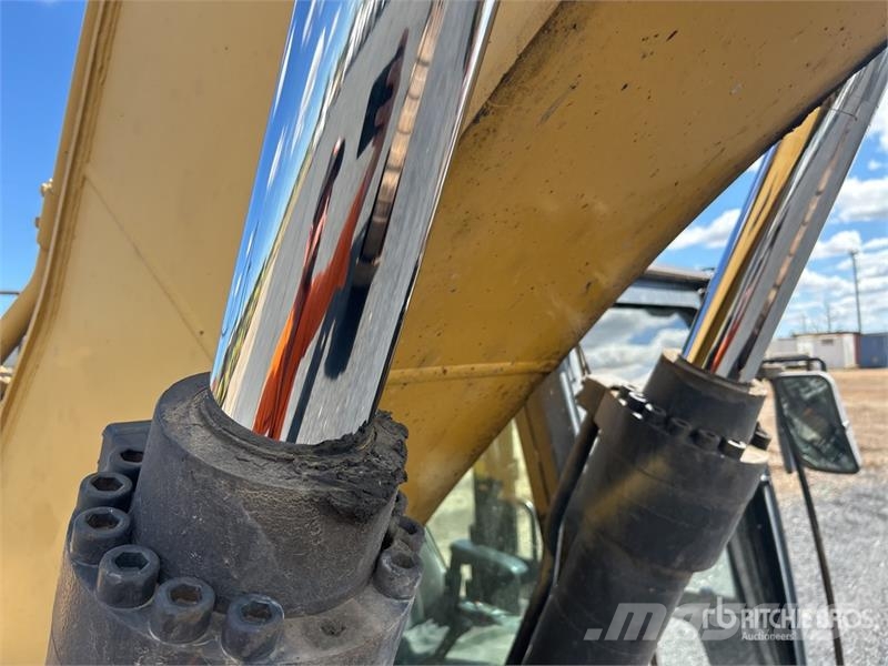 CAT 324DL Tracked Excavator Bagri goseničarji