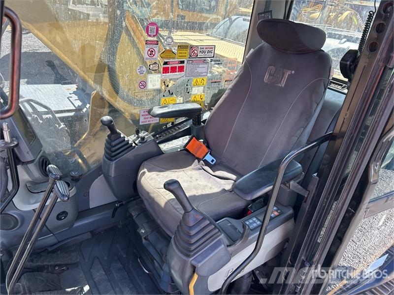 CAT 324DL Tracked Excavator Bagri goseničarji