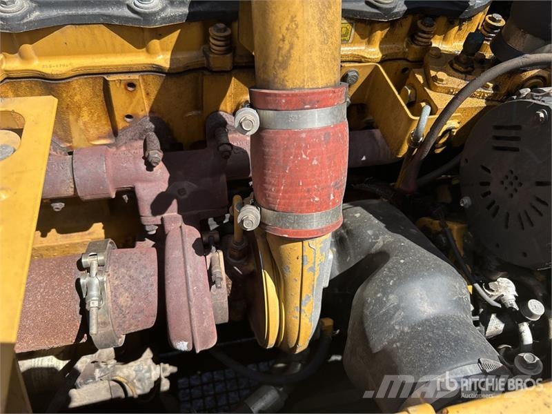 CAT 324DL Tracked Excavator Bagri goseničarji