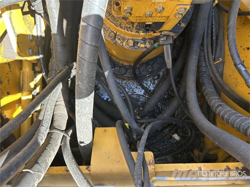CAT 324DL Tracked Excavator Bagri goseničarji