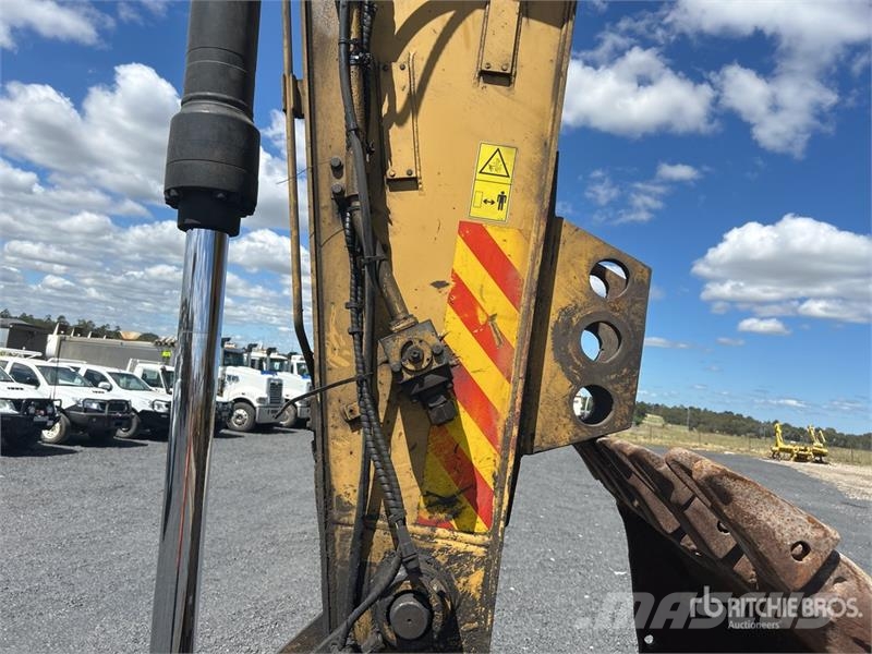 CAT 324DL Tracked Excavator Bagri goseničarji
