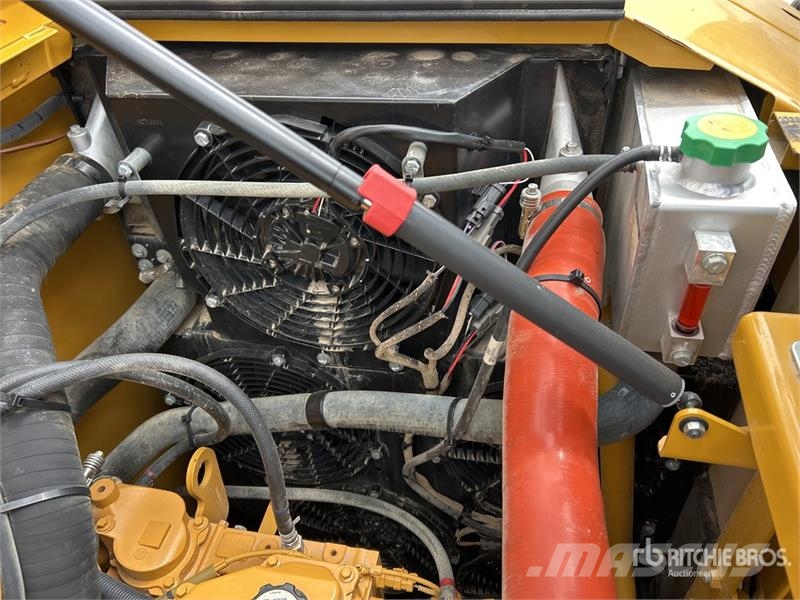 CAT 325 Tracked Excavator Raupenbagger