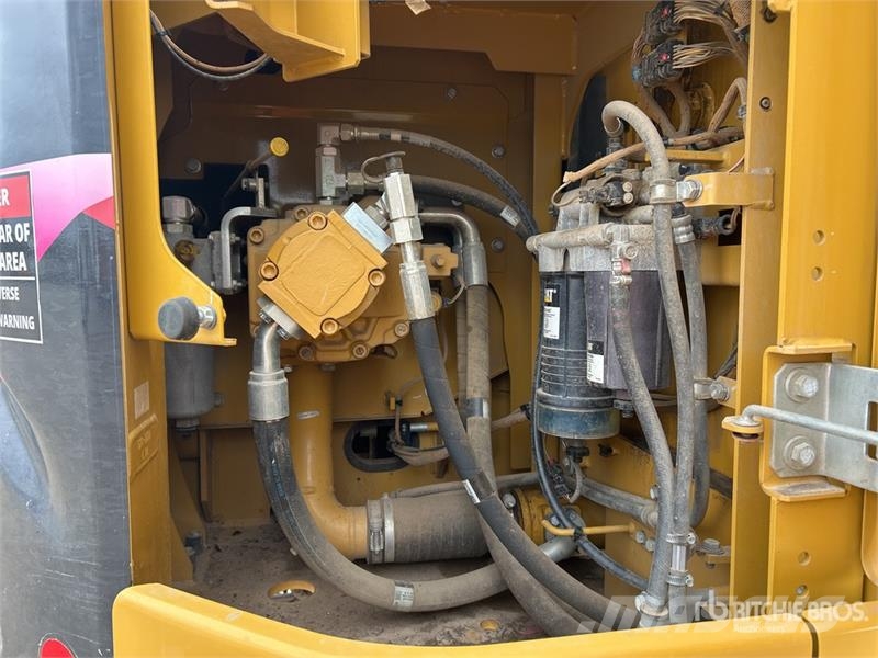 CAT 325 Tracked Excavator Raupenbagger