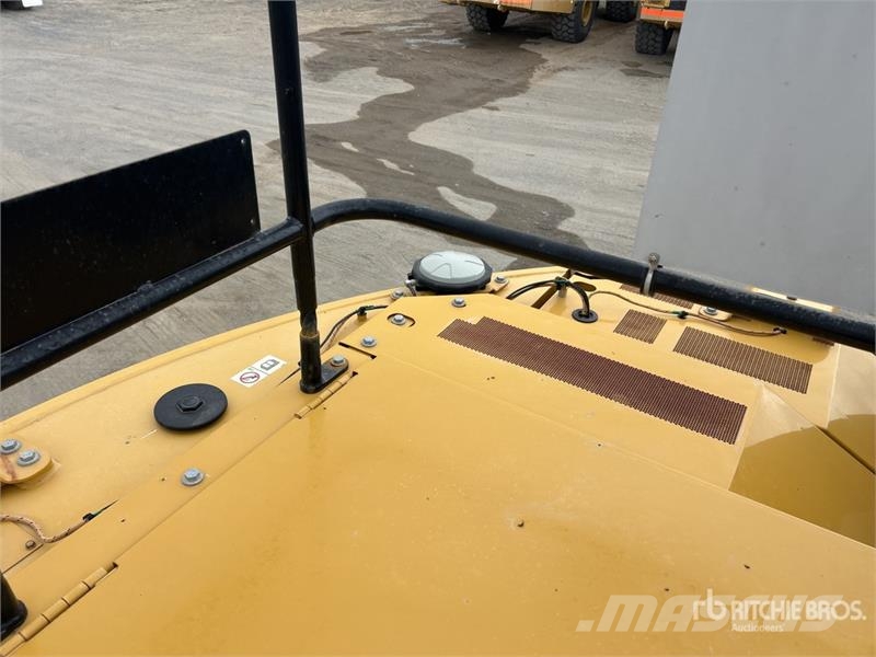 CAT 325 Tracked Excavator Raupenbagger