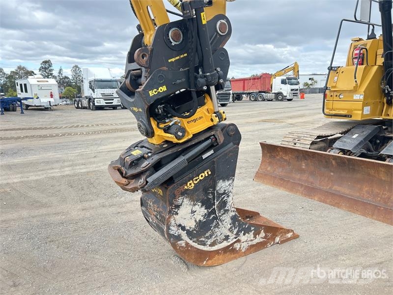 CAT 325 Tracked Excavator Raupenbagger