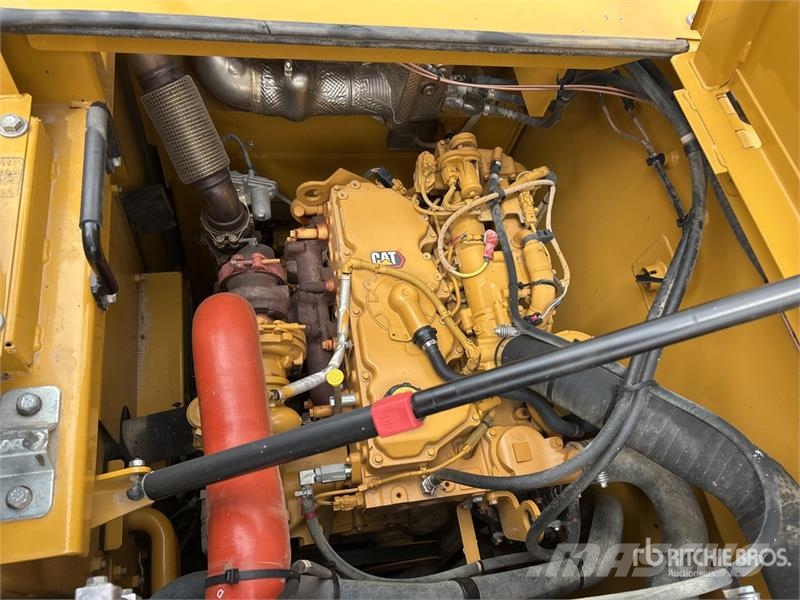 CAT 325 Tracked Excavator Raupenbagger