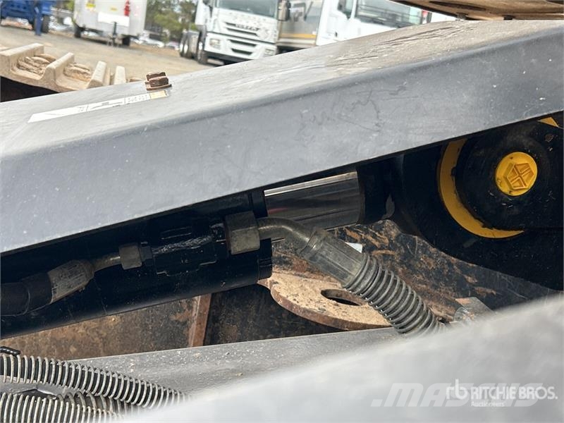 CAT 325 Tracked Excavator Raupenbagger