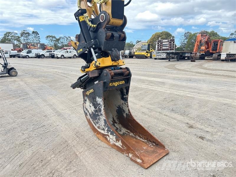 CAT 325 Tracked Excavator Raupenbagger