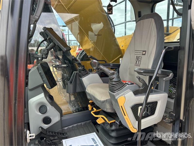 CAT 325 Tracked Excavator Raupenbagger