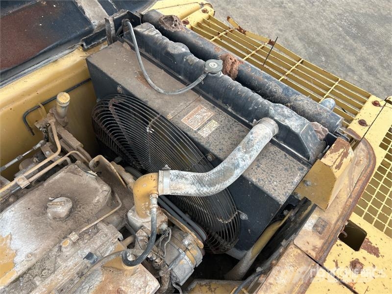 CAT 325B Tracked Excavator Telakaivukoneet