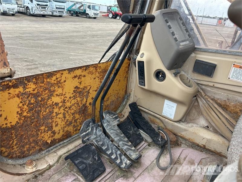 CAT 325B Tracked Excavator Telakaivukoneet