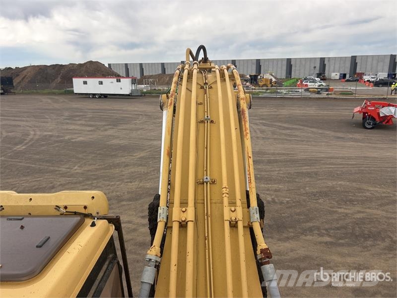 CAT 325B Tracked Excavator Telakaivukoneet