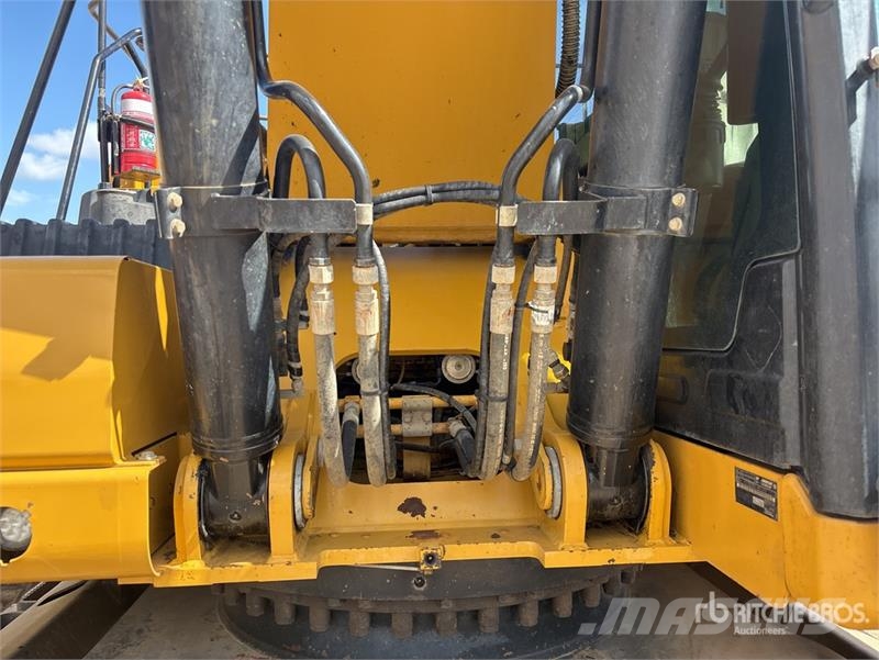 CAT 330 Tracked Excavator Raupenbagger