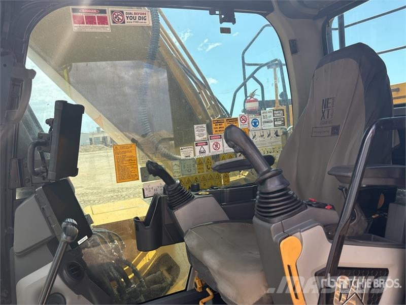 CAT 330 Tracked Excavator حفارات زحافة