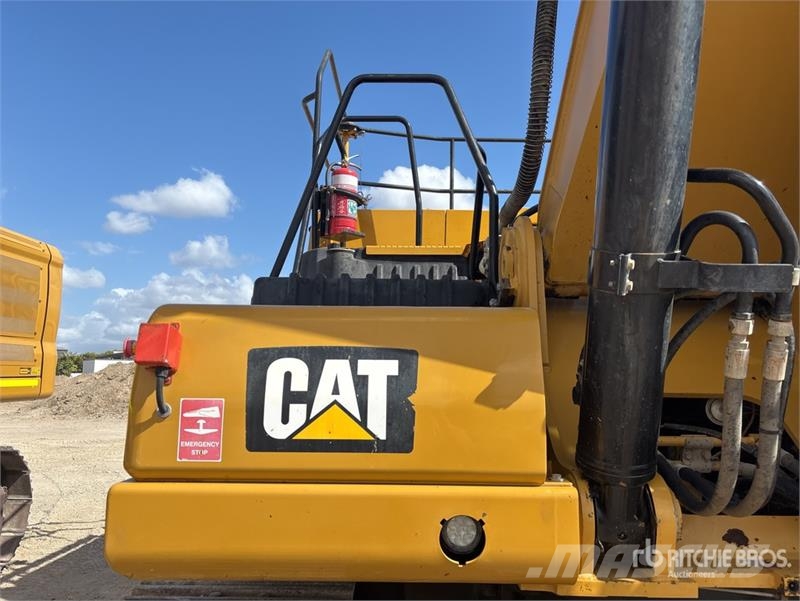 CAT 330 Tracked Excavator Raupenbagger