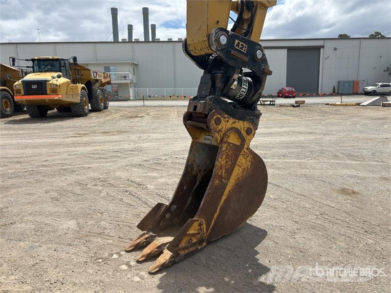 CAT 330 Tracked Excavator Beltegraver