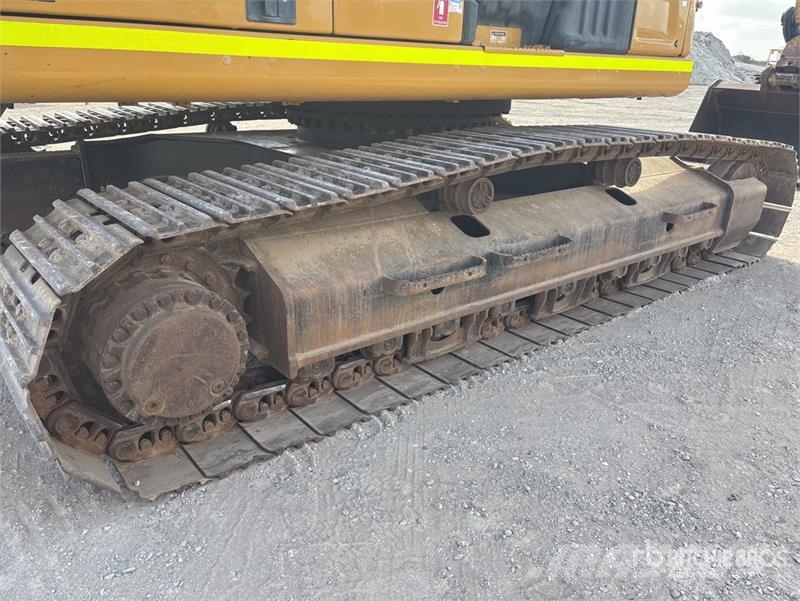 CAT 330 Tracked Excavator Raupenbagger