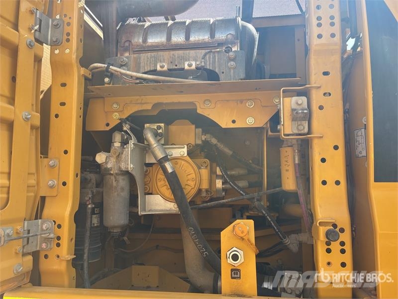 CAT 330 Tracked Excavator Raupenbagger