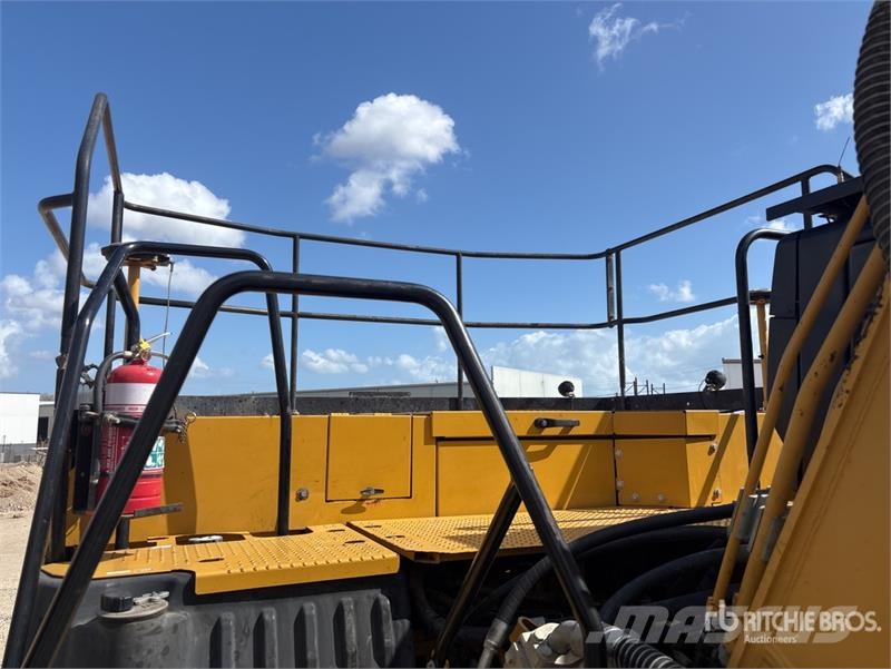 CAT 330 Tracked Excavator Raupenbagger