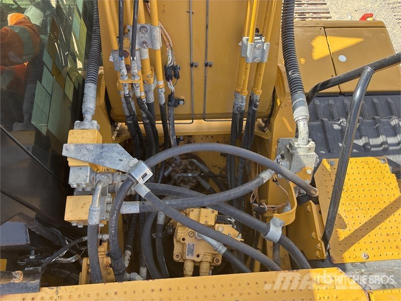 CAT 330 Tracked Excavator Raupenbagger