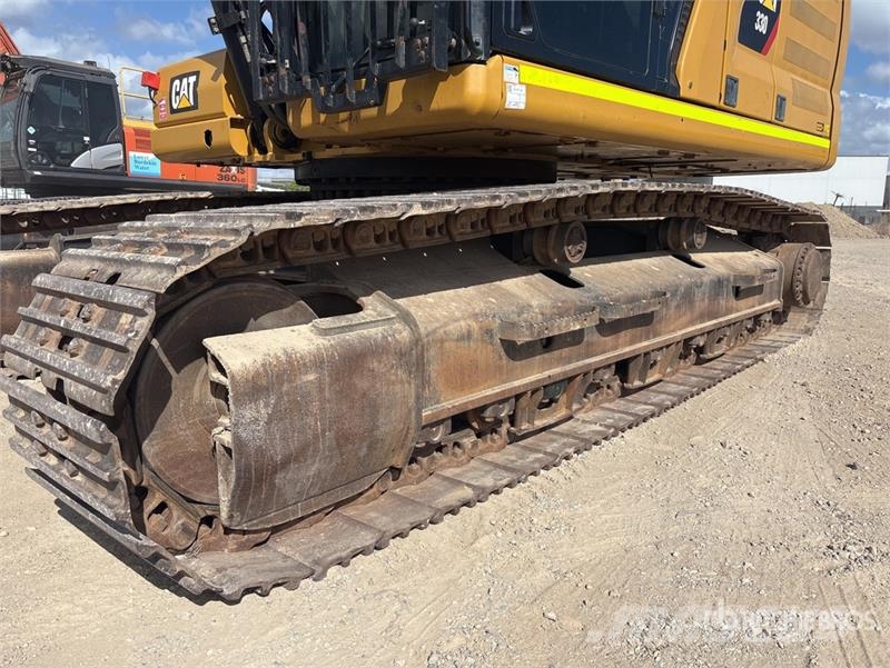 CAT 330 Tracked Excavator Raupenbagger