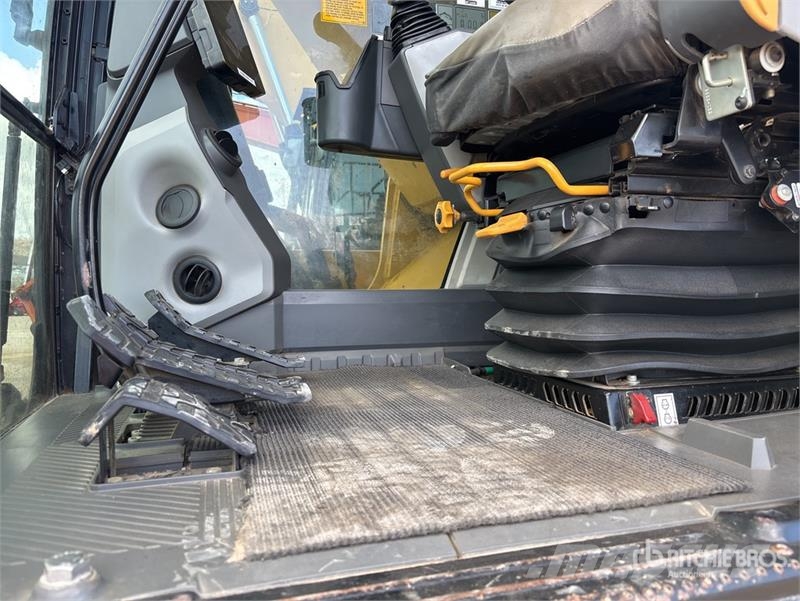 CAT 330 Tracked Excavator Raupenbagger