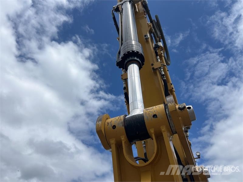 CAT 330 Tracked Excavator Beltegraver