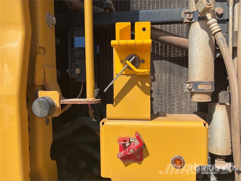 CAT 330 Tracked Excavator Raupenbagger