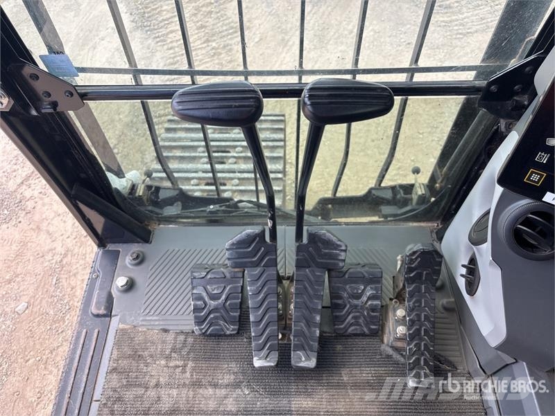 CAT 330 Tracked Excavator Raupenbagger